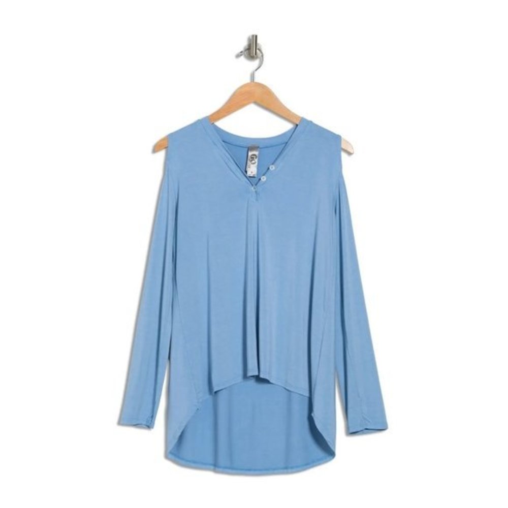 GO COUTURE Henley Cold Shoulder Top In Faded Denim - Medium - Picture 3 of 3